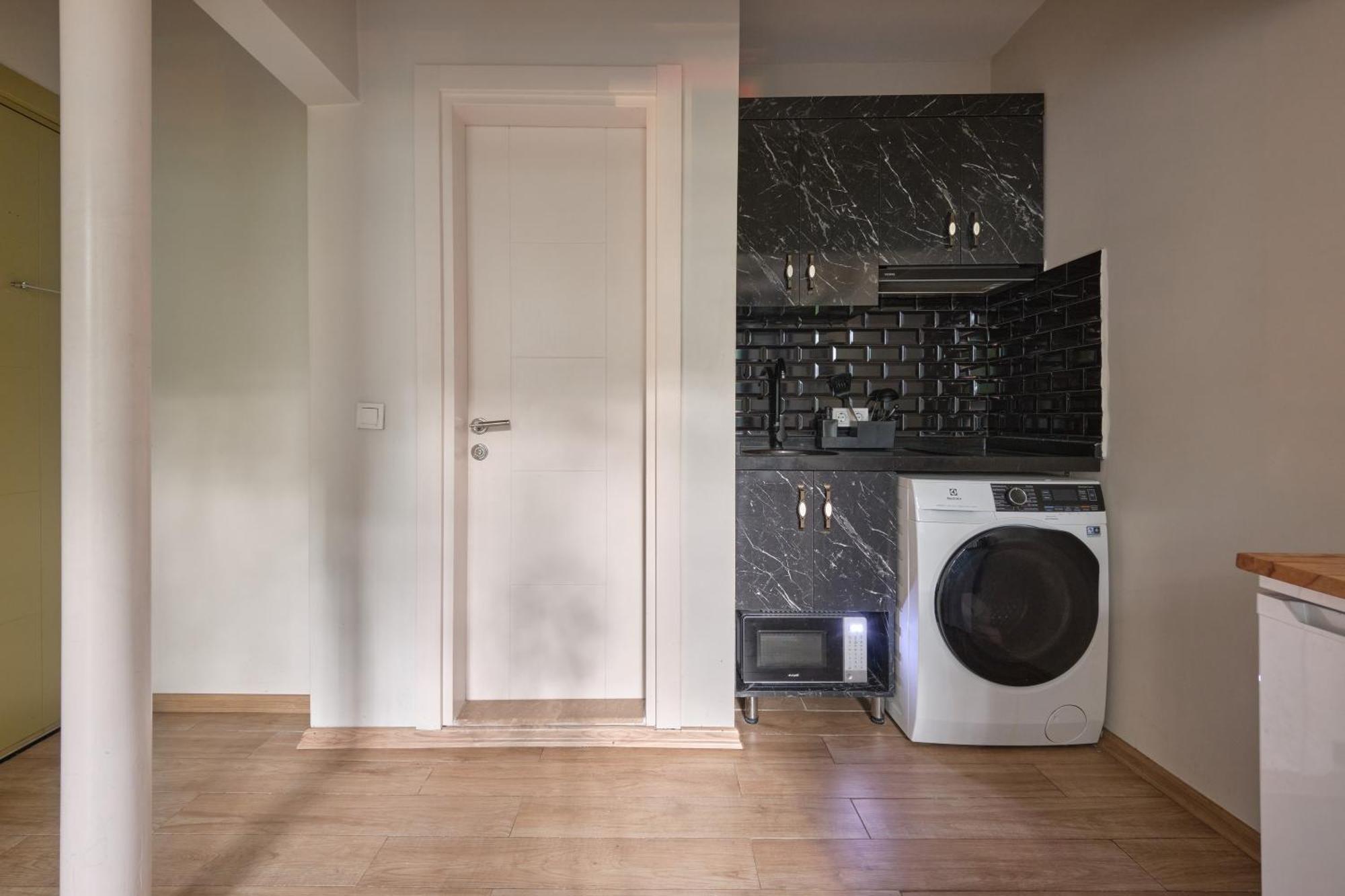 Briva Apartment Истанбул Екстериор снимка